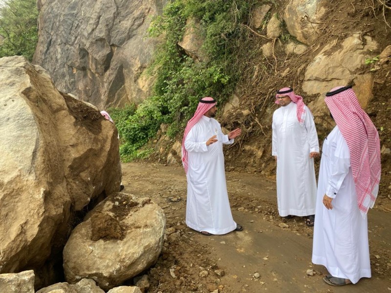 «فيفا» تعالج الانهيارات الصخرية جراء الأمطار – أخبار السعودية