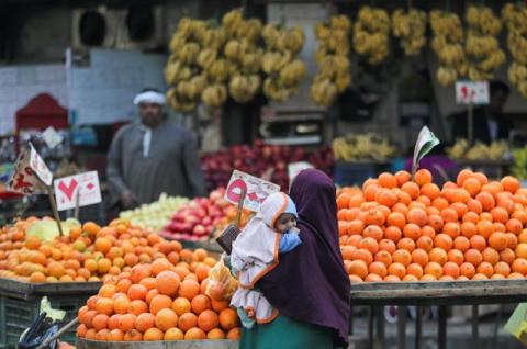 غلاء الألبان والبيض والفاكهة… ارتفاع معدل التضخم في مصر