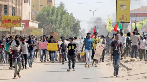 السودان: «المكون العسكري» يوافق بتحفظ على دستور انتقالي