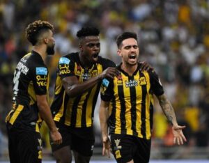 الاتحاد يسقط الفتح بثلاثية ويصعد لوصافة الدوري السعودي