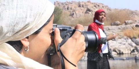 «مدرسة الكادر» تعزز دور المرأة سينمائياً في جنوب مصر