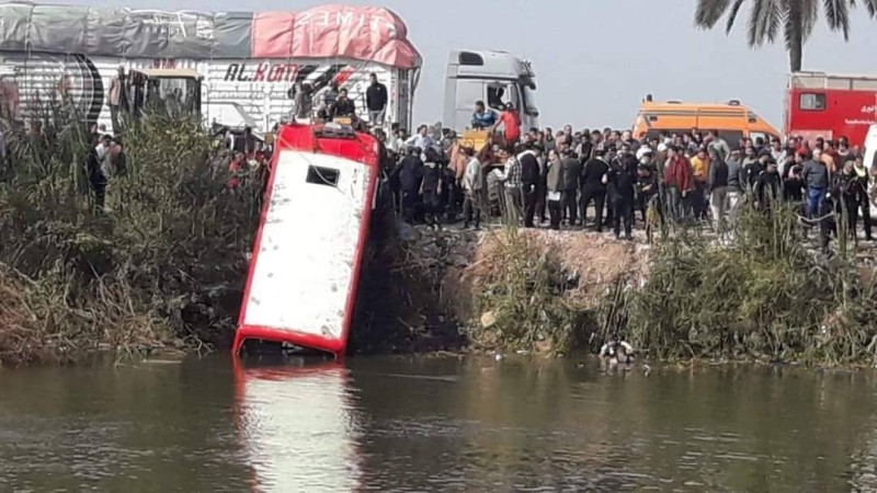 مصرع 21 مصرياً في انقلاب حافلة نتيجة تجاوز خاطئ واختلال عجلة القيادة – أخبار السعودية