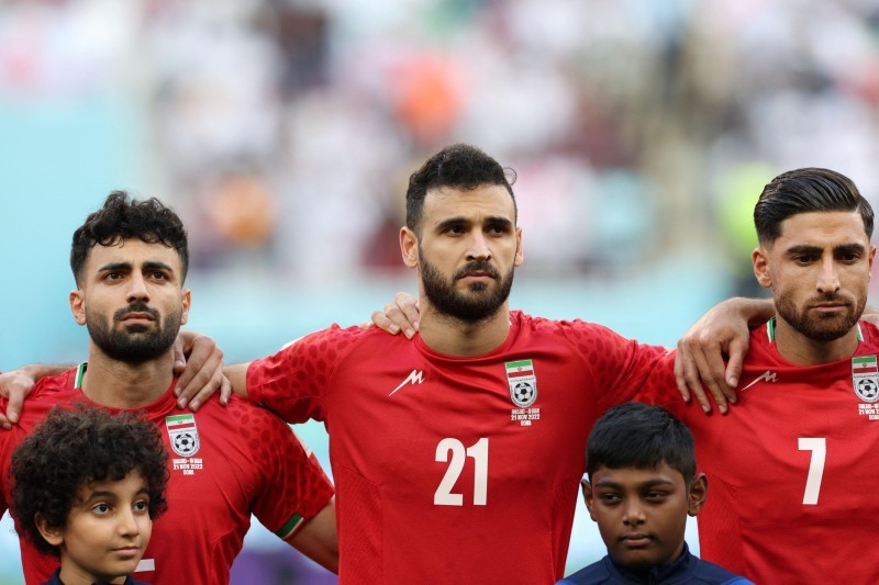 لاعبو المنتخب الإيراني رفضوا ترديد النشيد الوطني – أخبار السعودية