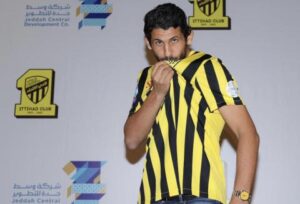 الاتحاد يمدد عقد مدافعه حجازي حتى عام 2026