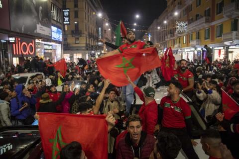 جماهير المغرب تحتفل بتأهل الأسود إلى ربع نهائي المونديال