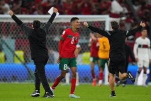 المغرب يطيح بالبرتغال ويبلغ قبل نهائي كأس العالم في إنجاز تاريخي