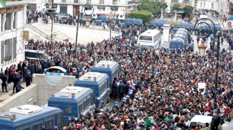 إدانة العشرات في أكبر محاكمة لنشطاء الحراك الجزائري