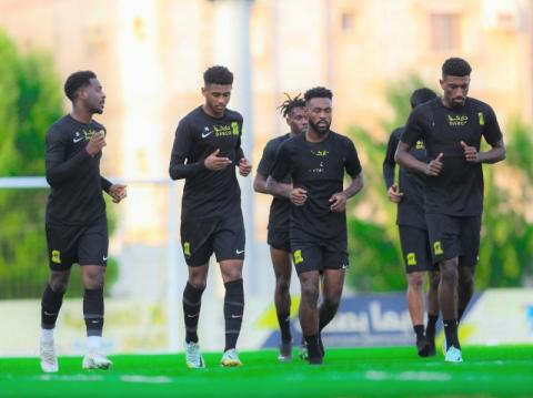 مدرب الاتحاد يصحح أخطاء «أبها» تأهباً لـ«الهلال»