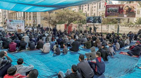 أسرى فلسطينيون يعتصمون في ساحات السجون احتجاجاً على إجراءات التضييق