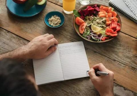 كيف تُدير نظامك الغذائي لتعزيز صحة القلب؟