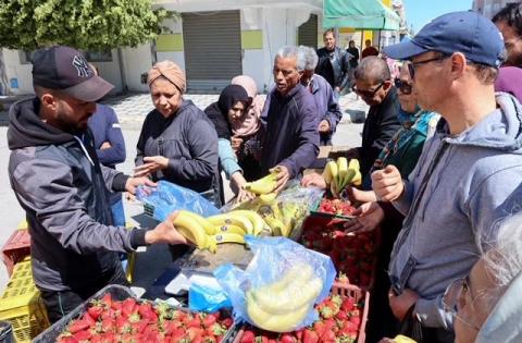 التونسيون يتخلون عن بعض «عادات رمضان» تحت وطأة الغلاء