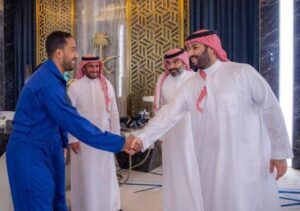 محمد بن سلمان يستقبل رواد الفضاء السعوديين