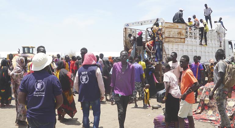 الأمم المتحدة تناشد حماية المدنيين في السودان وتتوقع نزوح أكثر من مليون شخص بسبب القتال