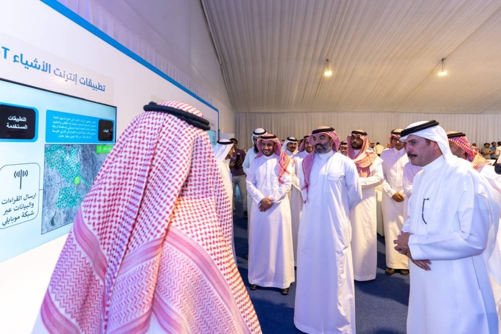 وزير الاتصالات وتقنية المعلومات يقف على استعدادات موبايلي لموسم الحج – أخبار السعودية