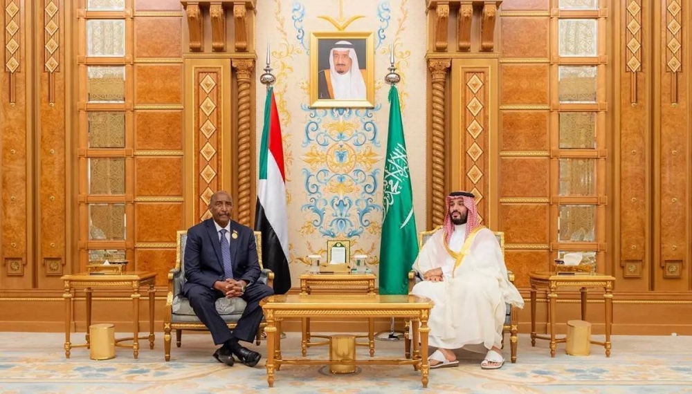 ولي العهد يبحث مع البرهان أوجه التعاون بين المملكة والسودان – أخبار السعودية