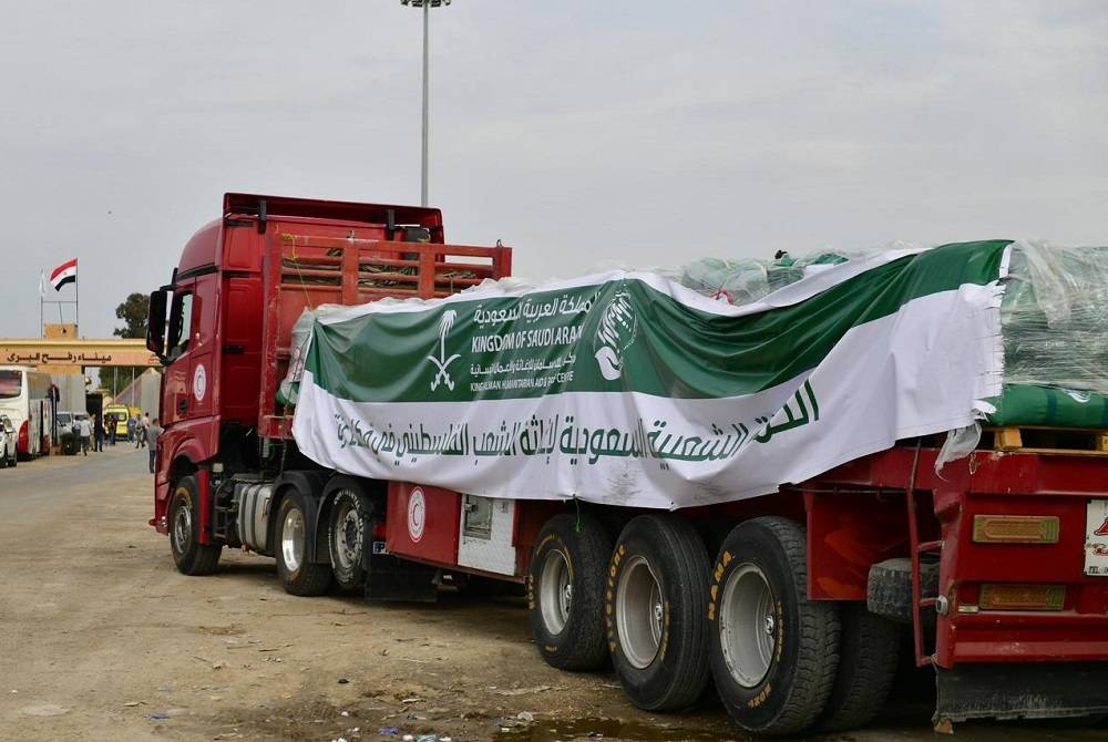 عبور أولى القوافل الإغاثية لمركز الملك سلمان للإغاثة منفذ رفح الحدودي متوجهة إلى قطاع غزة – أخبار السعودية