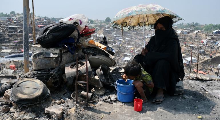 اليونيسف: 5000 من لاجئ الروهينجا يفقدون بيوتهم بسبب حريق اندلع في مخيم للاجئين