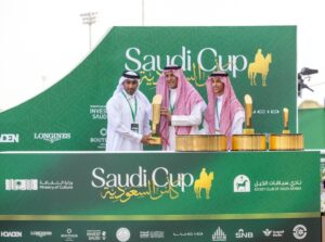 الرئيس التنفيذي للوطنية للإسكان يتوج الفائز بالشوط السعودي الدولي في كأس السعودية 2024​ – أخبار السعودية