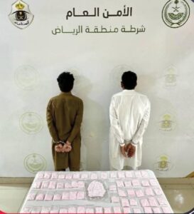 إدارة التحريات والبحث الجنائي بالرياض تقبض على مقيمين لترويجهما 13,000 قرص خاضع لتنظيم التداول الطبي – أخبار السعودية